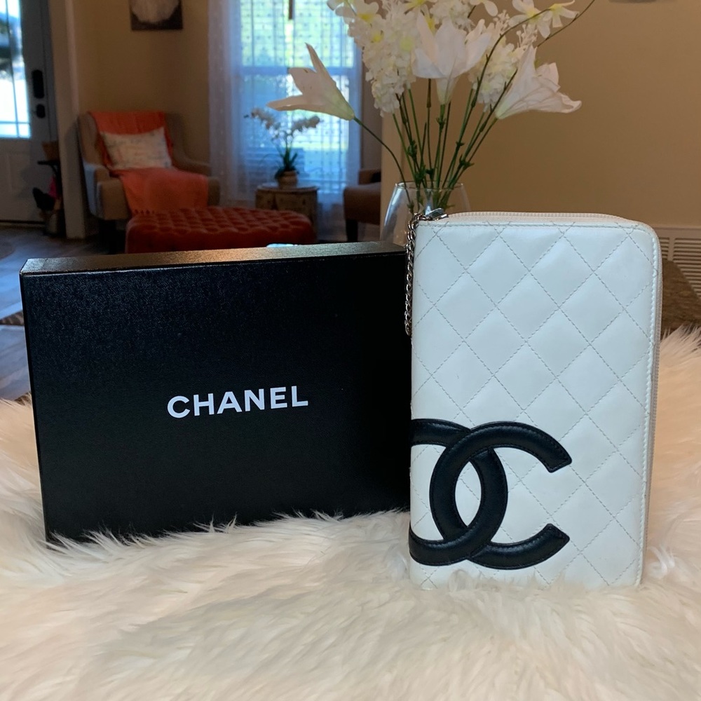 White Leather Chanel Cambon Zippy Organizer